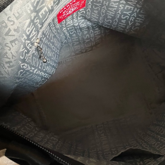 Disney’s 💯 AUTHENTIC!!!!!! evil queen Snow White tote new with tags collectible - Picture 6 of 6